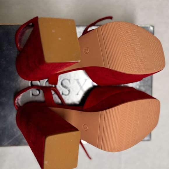 Platform Heels Size 6 - Picture 5 of 6